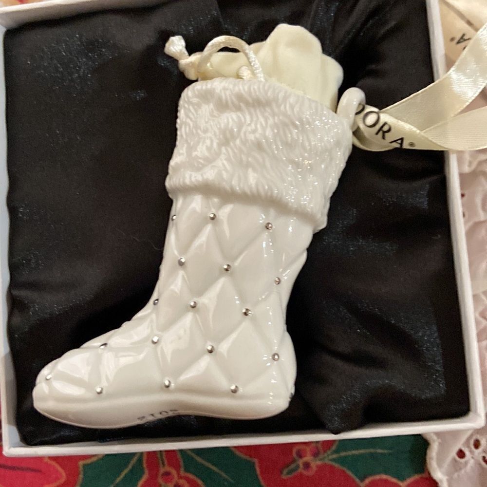 EUC Pandora Unforgettable Moments Ornaments with box includes all 3